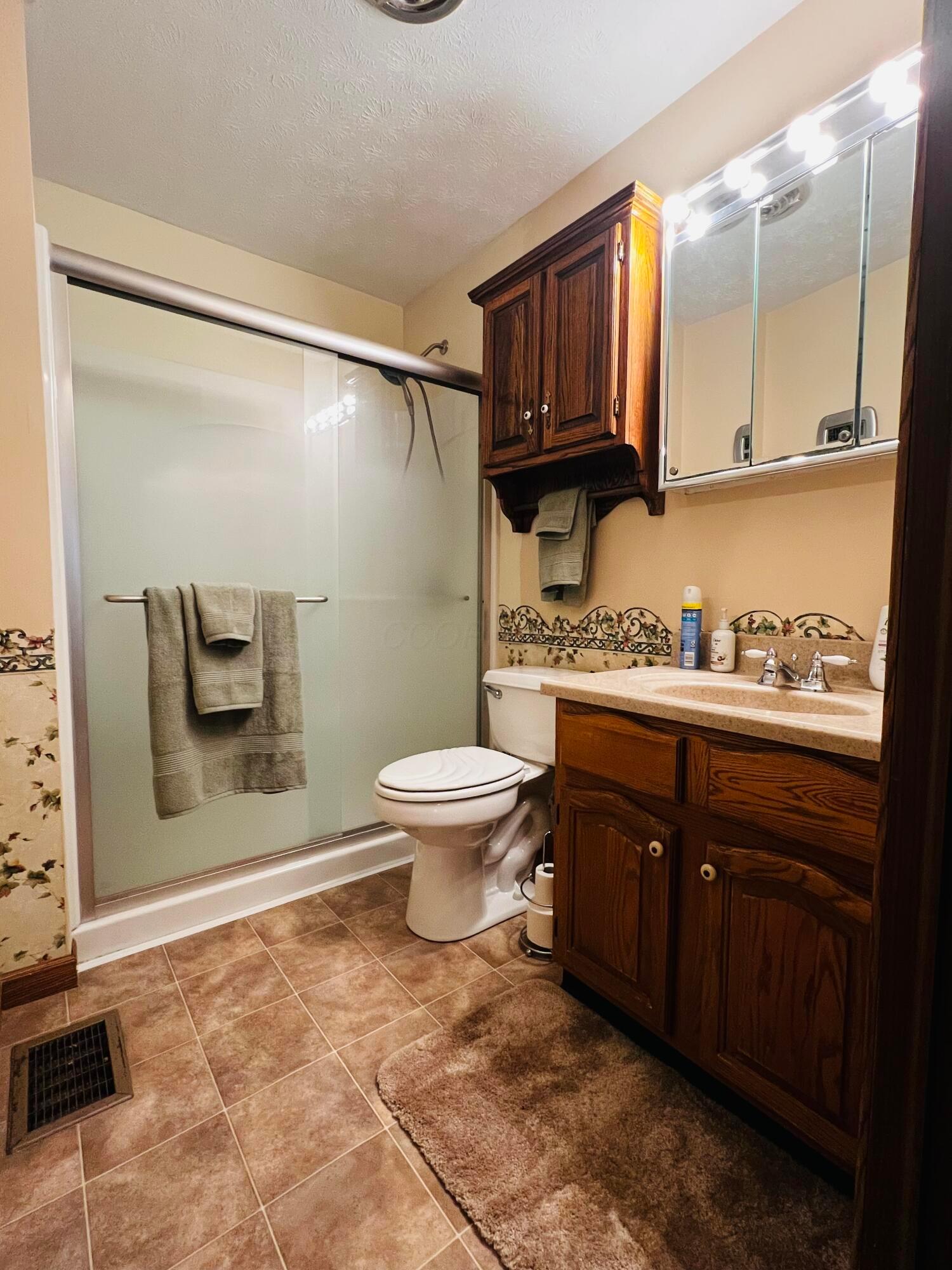 1858 Shasta Drive, Lancaster, Ohio image 7