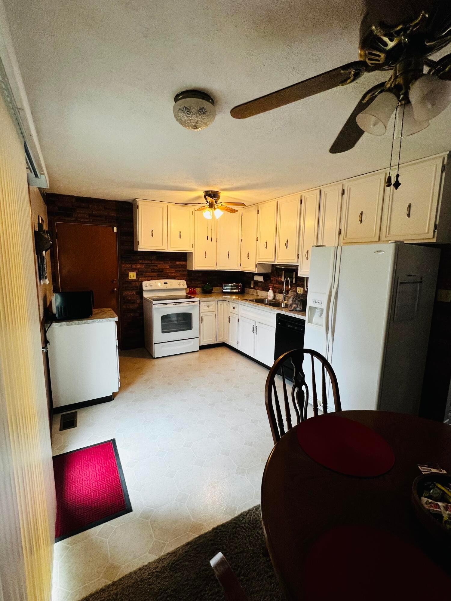1858 Shasta Drive, Lancaster, Ohio image 4