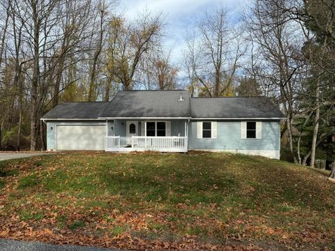 Photo of 629 Mcintosh Drive, Howard, OH 43028 (MLS # 226006727)
