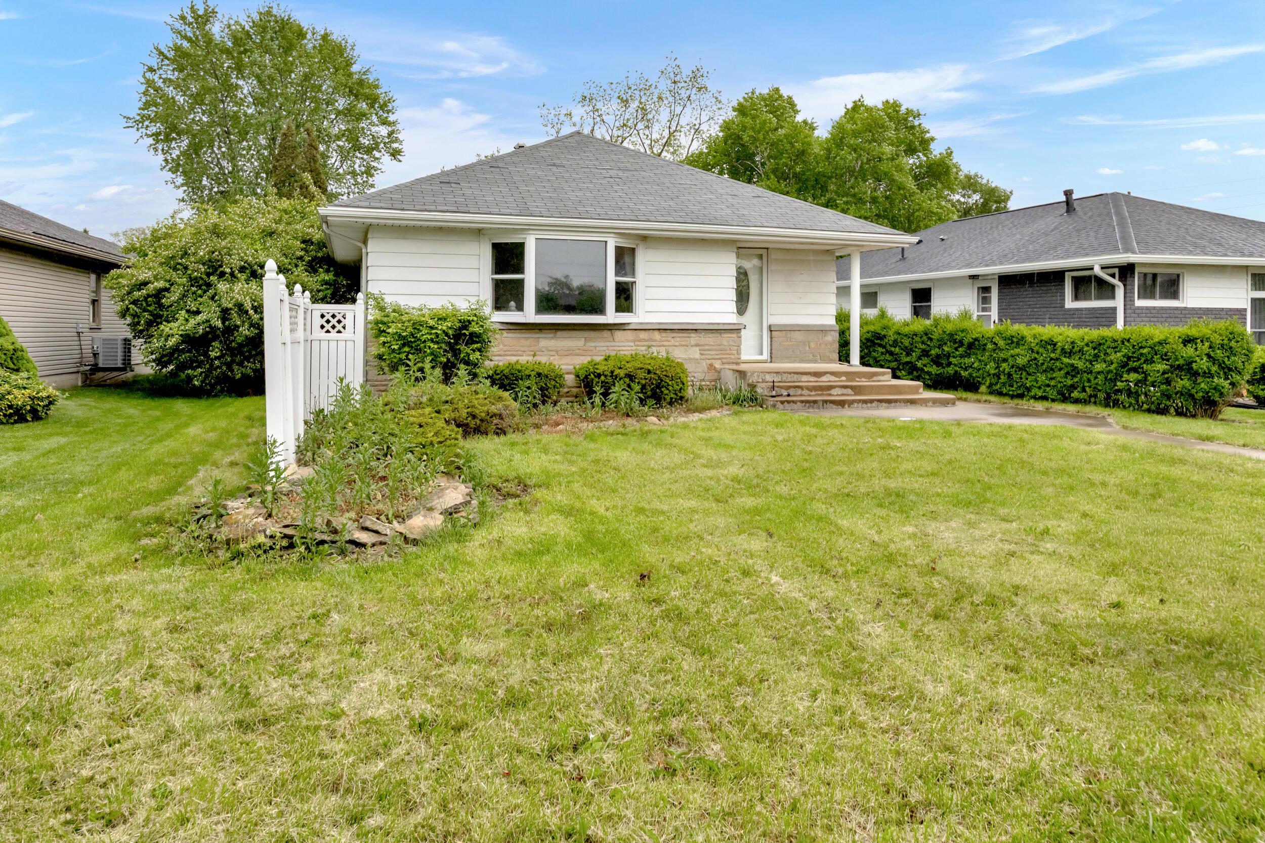 492 Forest Lawn Boulevard