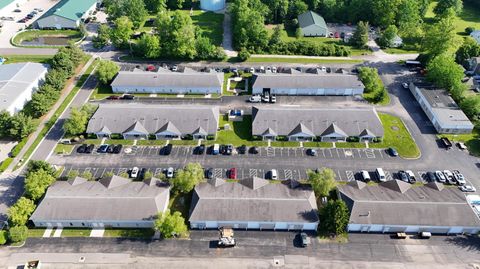 Photo of 62 Village Pointe Drive 62 #62, Powell, OH 43065 (MLS # 226014349)