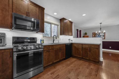 Tiny photo for 566 Chestnut Avenue, Westerville, OH 43082 (MLS # 225044799)