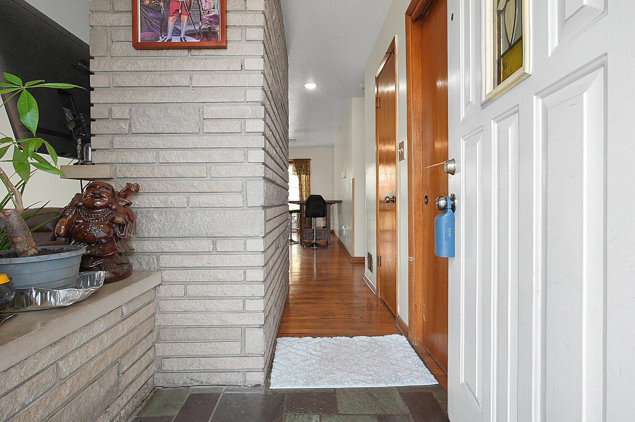 1067 Bronwyn Avenue, Columbus, Ohio image 8