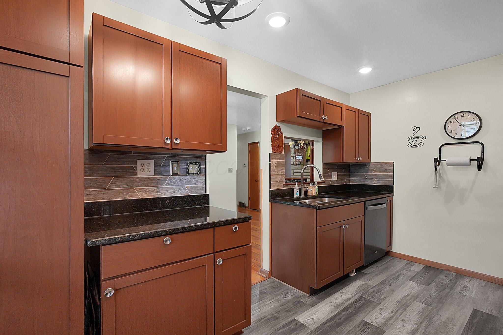 1067 Bronwyn Avenue, Columbus, Ohio image 23