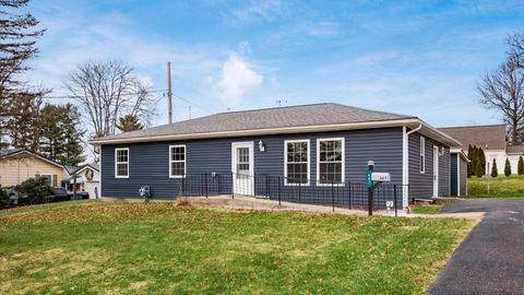 Photo of 407 North Avenue, New Lexington, OH 43764 (MLS # 225045228)