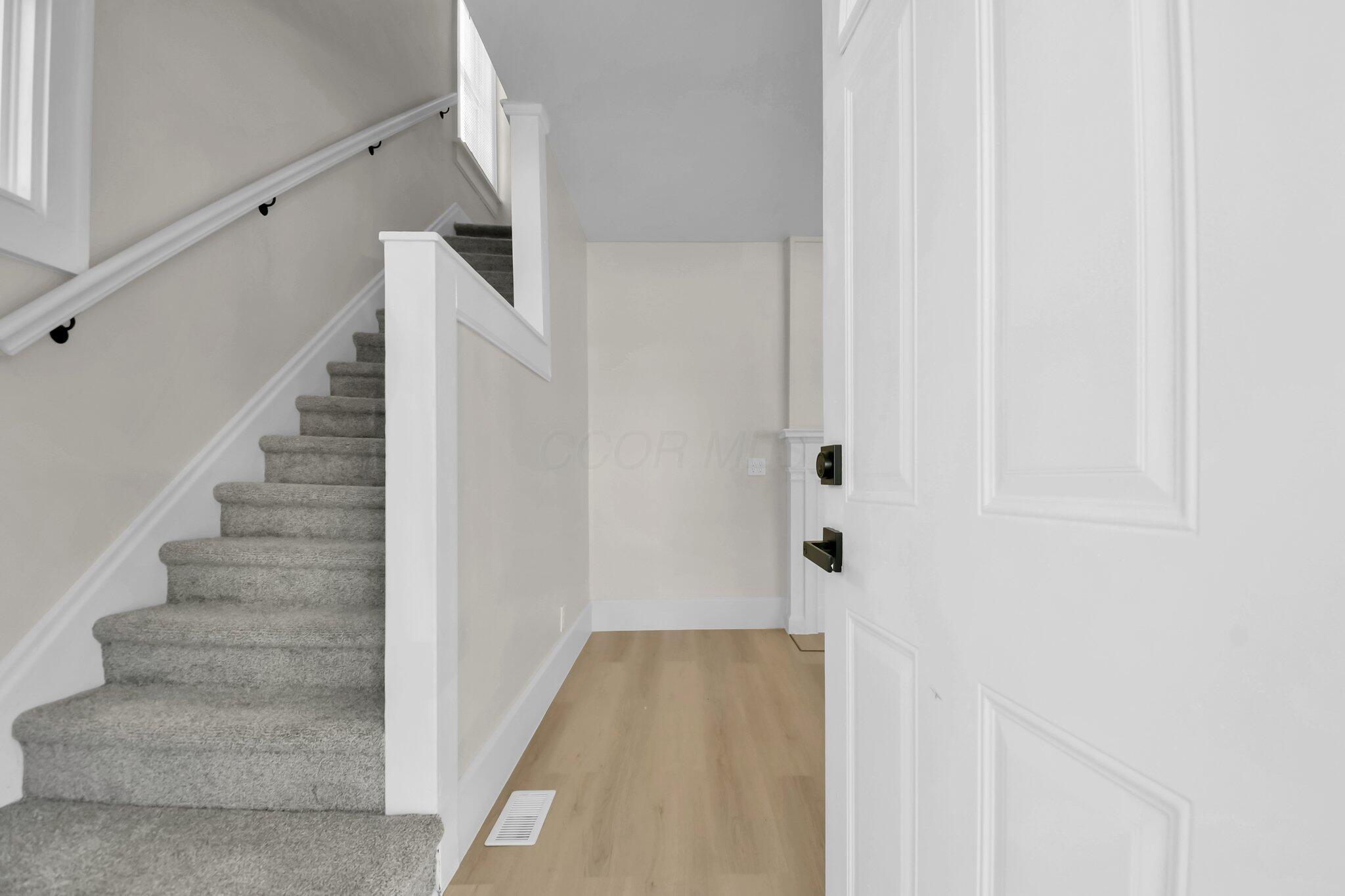 104 S Warren Avenue, Columbus, Ohio image 3