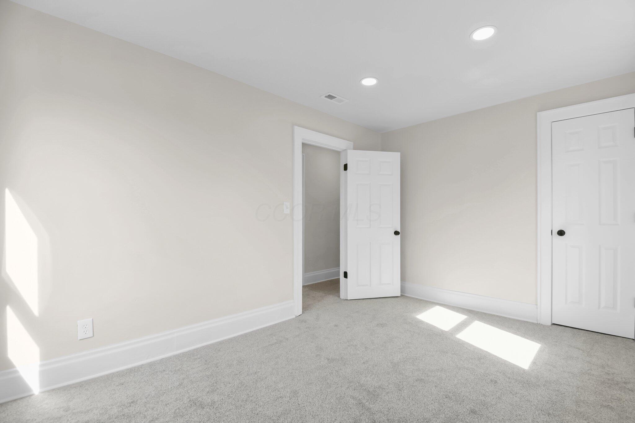 104 S Warren Avenue, Columbus, Ohio image 17