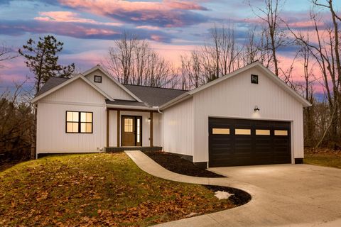 Photo of 210 Woodlawn Circle LOT #435, Howard, OH 43028 (MLS # 225046219)