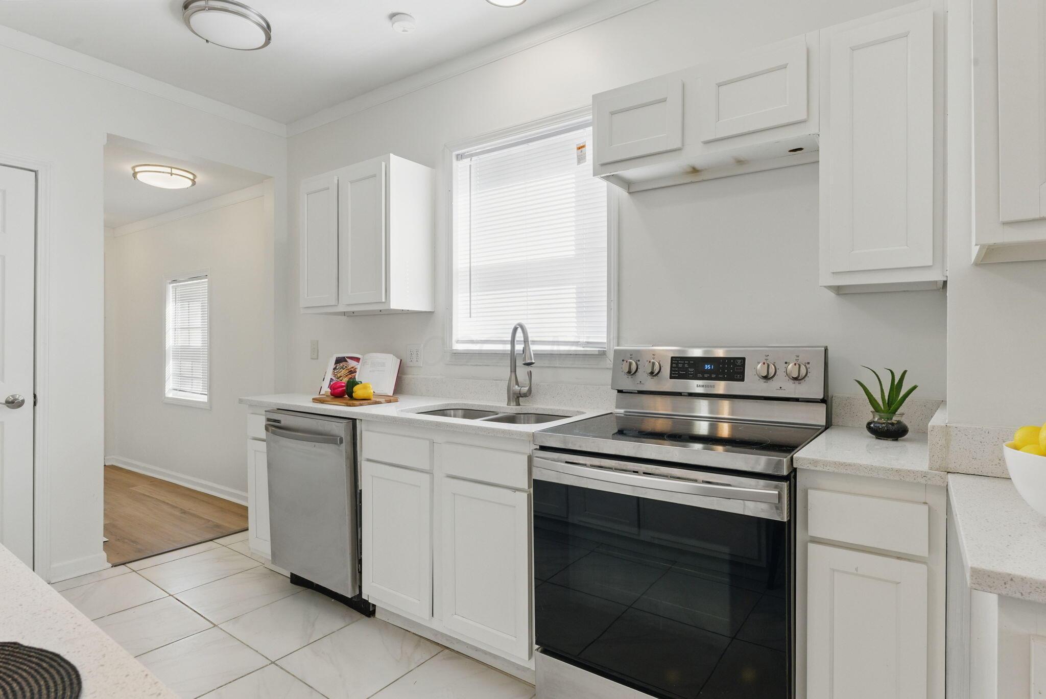 1122 Maplewood Road, Columbus, Ohio image 6