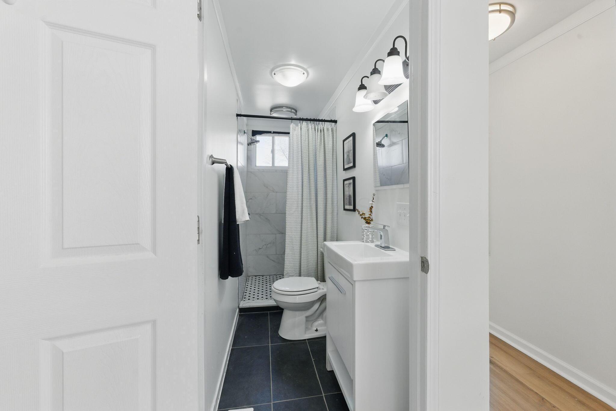 1122 Maplewood Road, Columbus, Ohio image 7