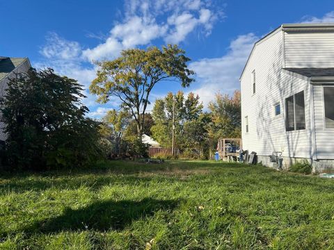 Photo of 1566 Thomas Avenue, Columbus, OH 43223 (MLS # 225041861)