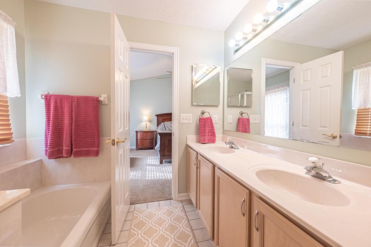 4378 Brickwood Drive, Hilliard, Ohio image 22