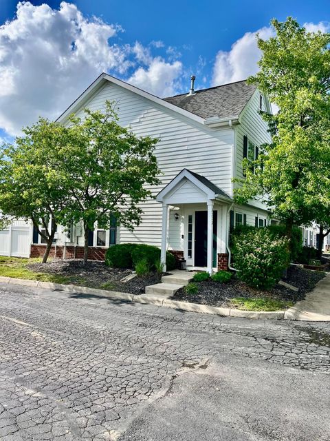 Photo of 6323 Lakeview Drive W 5 #5, Grove City, OH 43123 (MLS # 226014308)