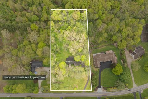 Photo of 1484 Carriage Road, Powell, OH 43065 (MLS # 226013743)
