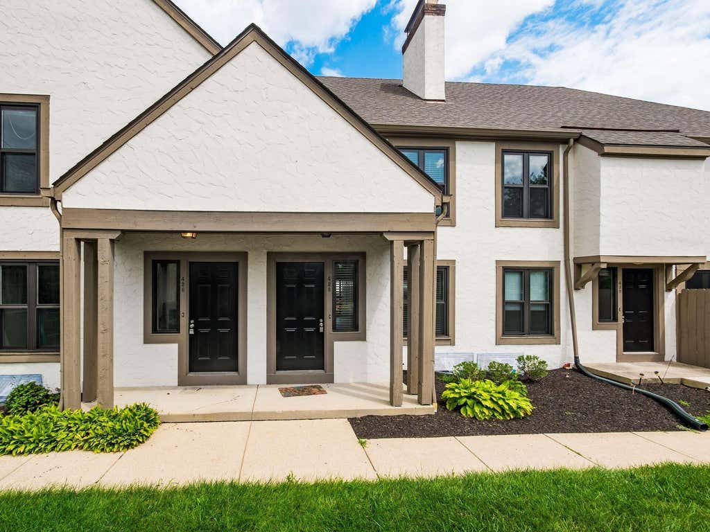 Photo of 428 Edinburgh Road, Dublin, OH 43017 (MLS # 226028880)