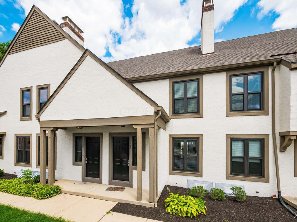 Photo of 428 Edinburgh Road, Dublin, OH 43017 (MLS # 226028880)