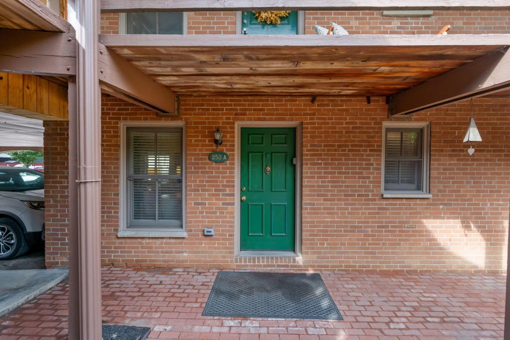 Photo of 253 E Kossuth Street A #A, Columbus, OH 43206 (MLS # 226035997)