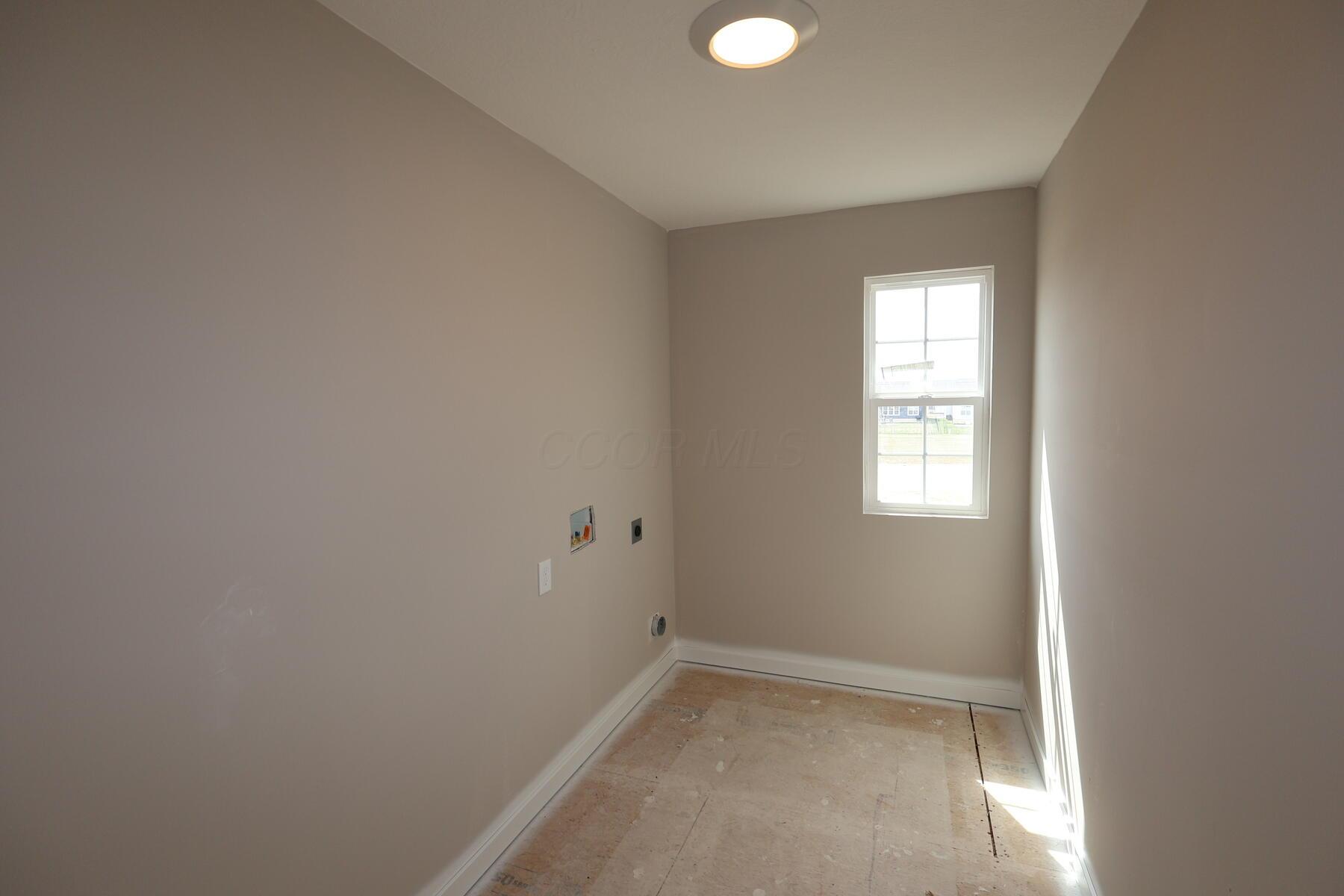6833 Losino Lane, Hilliard, Ohio image 15