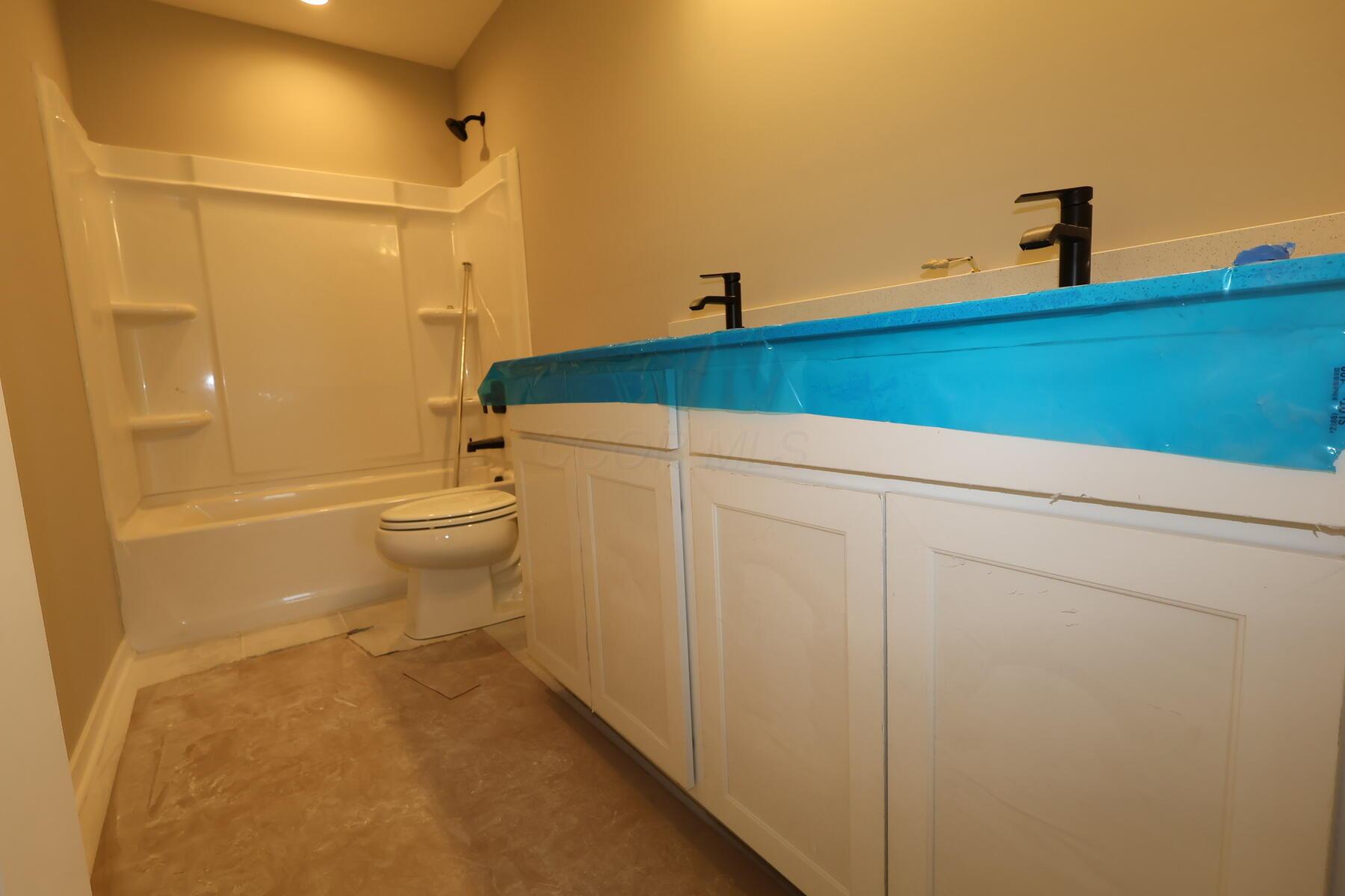 6833 Losino Lane, Hilliard, Ohio image 16