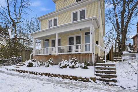 Photo of 325-327 Clinton Street, Columbus, OH 43202 (MLS # 226000005)