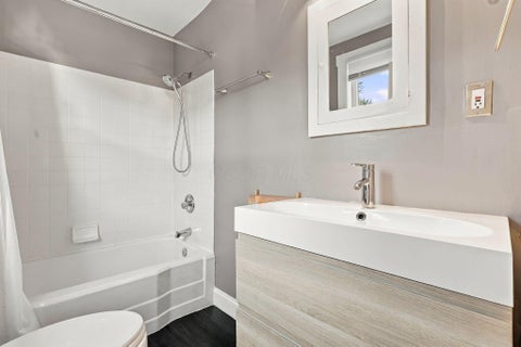 Tiny photo for 581 Lathrop Street, Columbus, OH 43206 (MLS # 226036672)