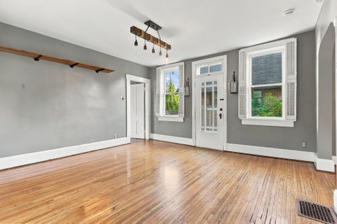 Tiny photo for 581 Lathrop Street, Columbus, OH 43206 (MLS # 226036672)