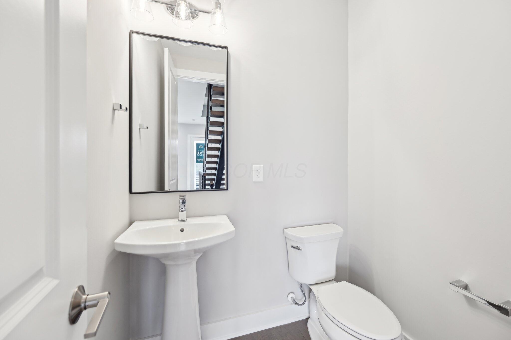 2250 Quarry Trails Drive, Columbus, Ohio image 11