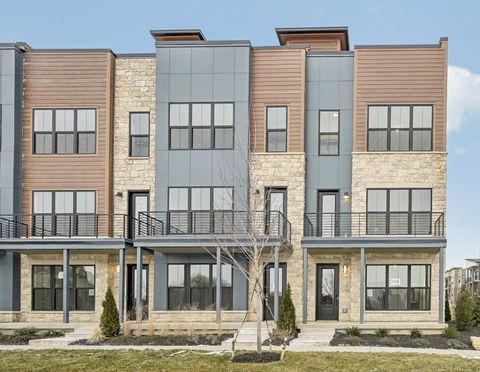 Photo of 2250 Quarry Trails Drive, Columbus, OH 43228 (MLS # 225008633)