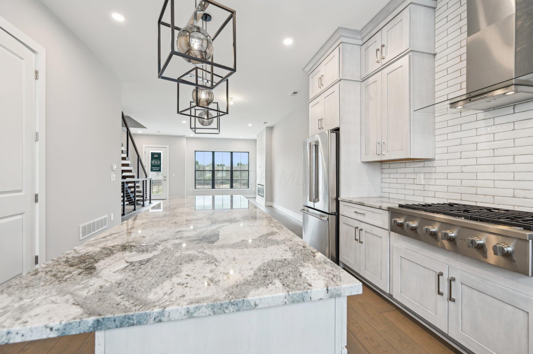 2250 Quarry Trails Drive, Columbus, Ohio image 8