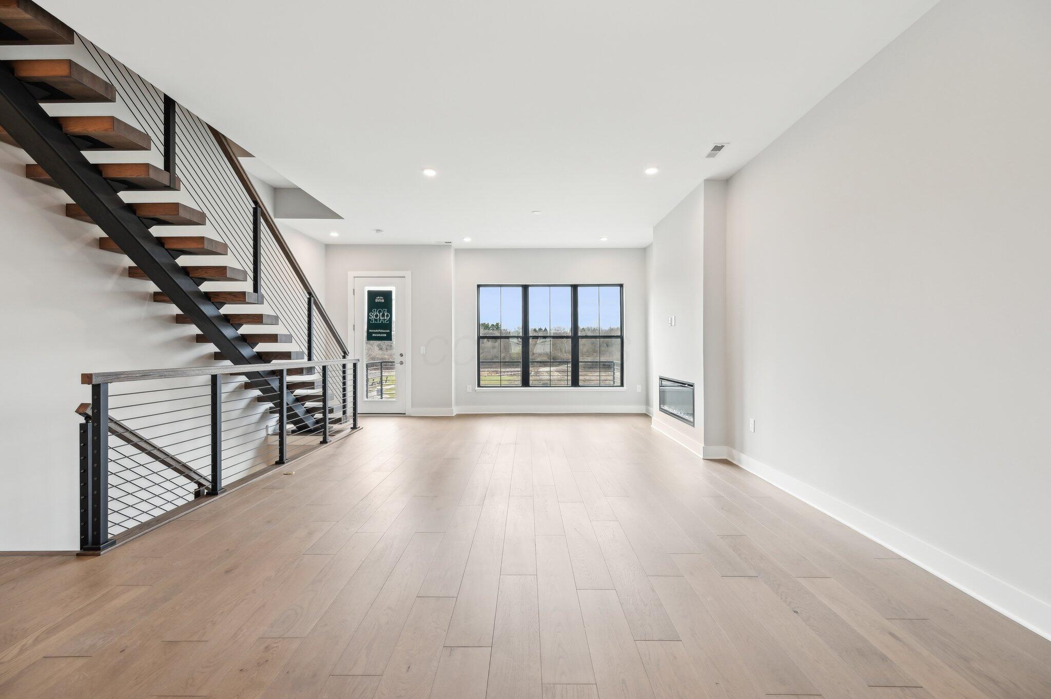 2250 Quarry Trails Drive, Columbus, Ohio image 3