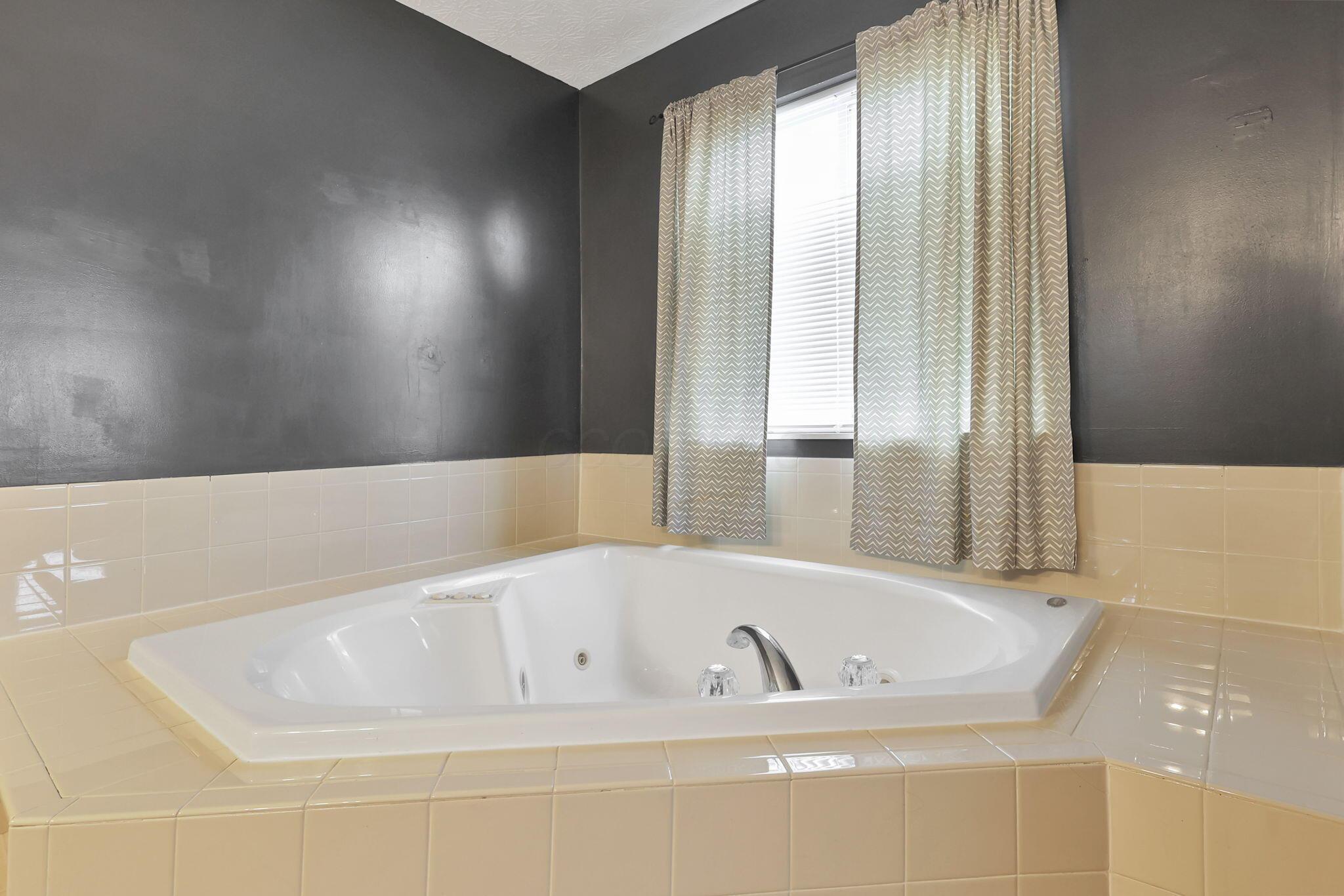 8465 Reynoldswood Drive, Reynoldsburg, Ohio image 21