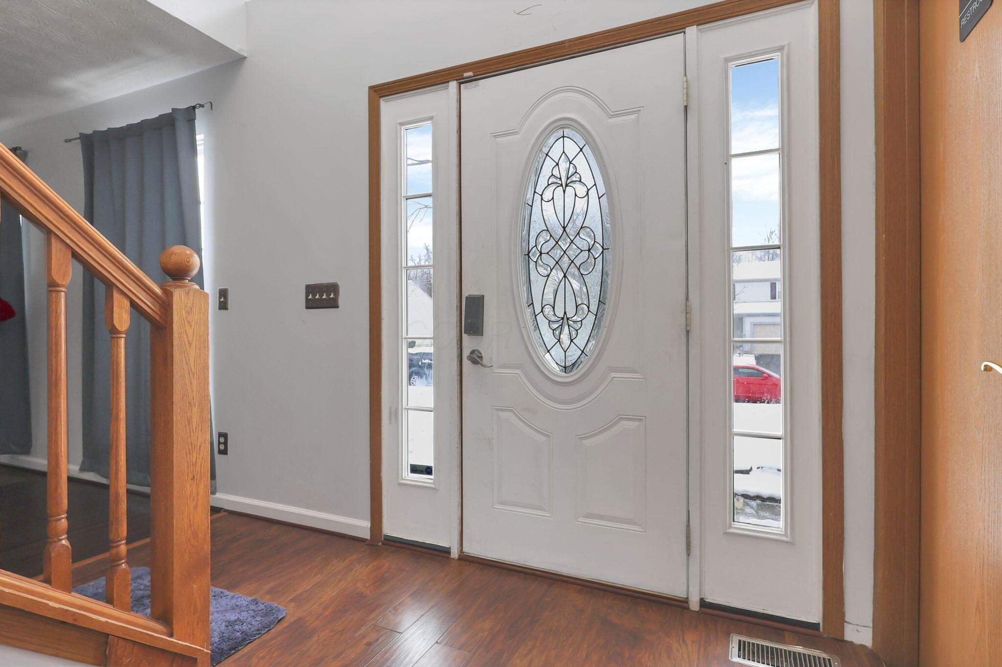 8465 Reynoldswood Drive, Reynoldsburg, Ohio image 3