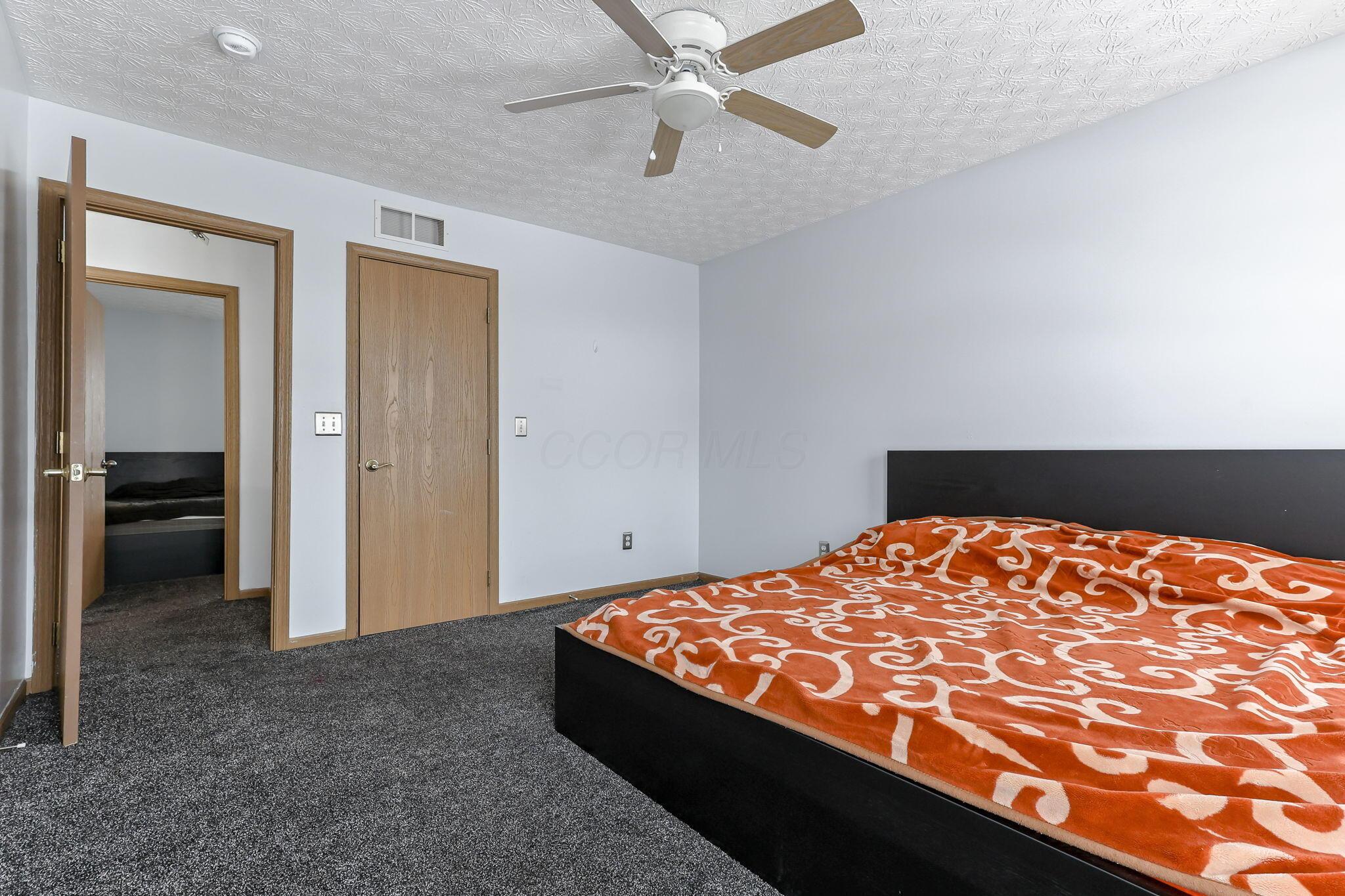 8465 Reynoldswood Drive, Reynoldsburg, Ohio image 14