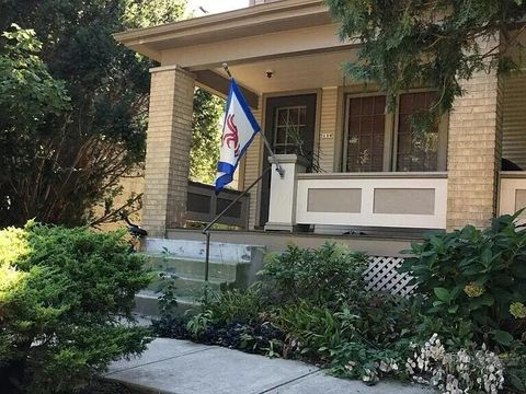 Photo of 139 W Como Avenue, Columbus, OH 43202 (MLS # 226011221)