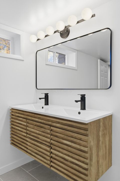 Tiny photo for 228 S Ashburton Road, Columbus, OH 43213 (MLS # 225045050)