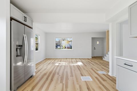 Tiny photo for 228 S Ashburton Road, Columbus, OH 43213 (MLS # 225045050)