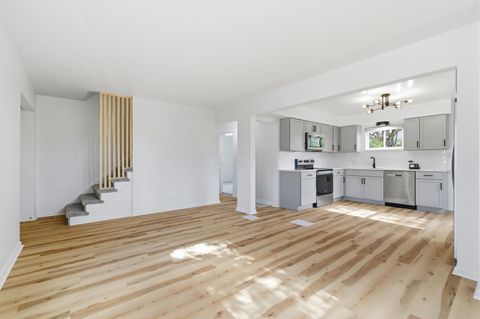 Photo of 228 S Ashburton Road, Columbus, OH 43213 (MLS # 225045050)