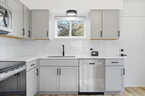 Tiny photo for 228 S Ashburton Road, Columbus, OH 43213 (MLS # 225045050)