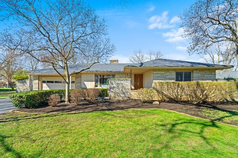 Photo of 3949 Norbrook Drive, Upper Arlington, OH 43220 (MLS # 226008983)