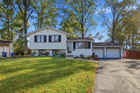 Photo of 1556 Lexdale Court, Reynoldsburg, OH 43068 (MLS # 226040967)