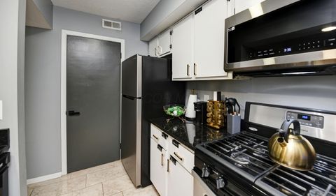 Tiny photo for 321 Northgate Court B #B, Westerville, OH 43081 (MLS # 226000827)