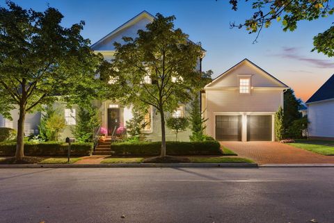 Photo of 4 Pickett Place, New Albany, OH 43054 (MLS # 225039663)
