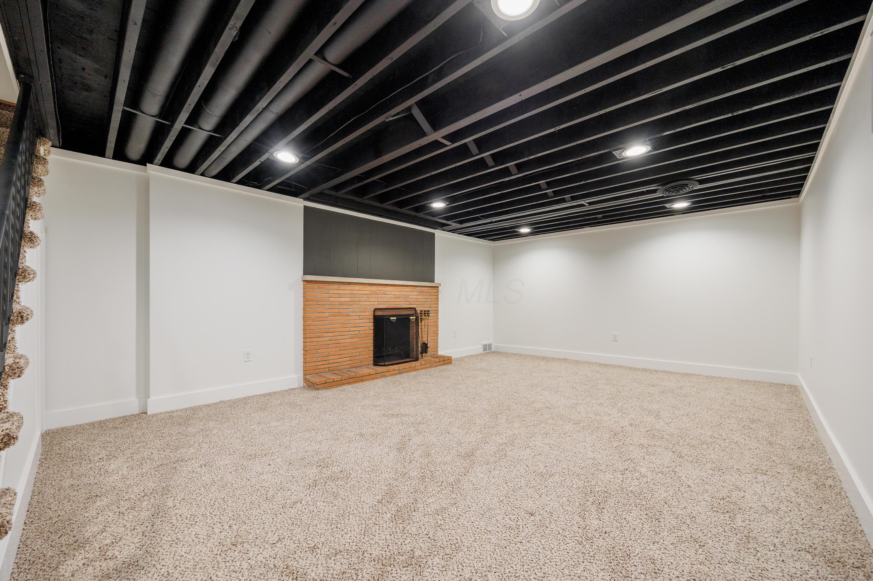 3919 Hillview Drive, Columbus, Ohio image 32