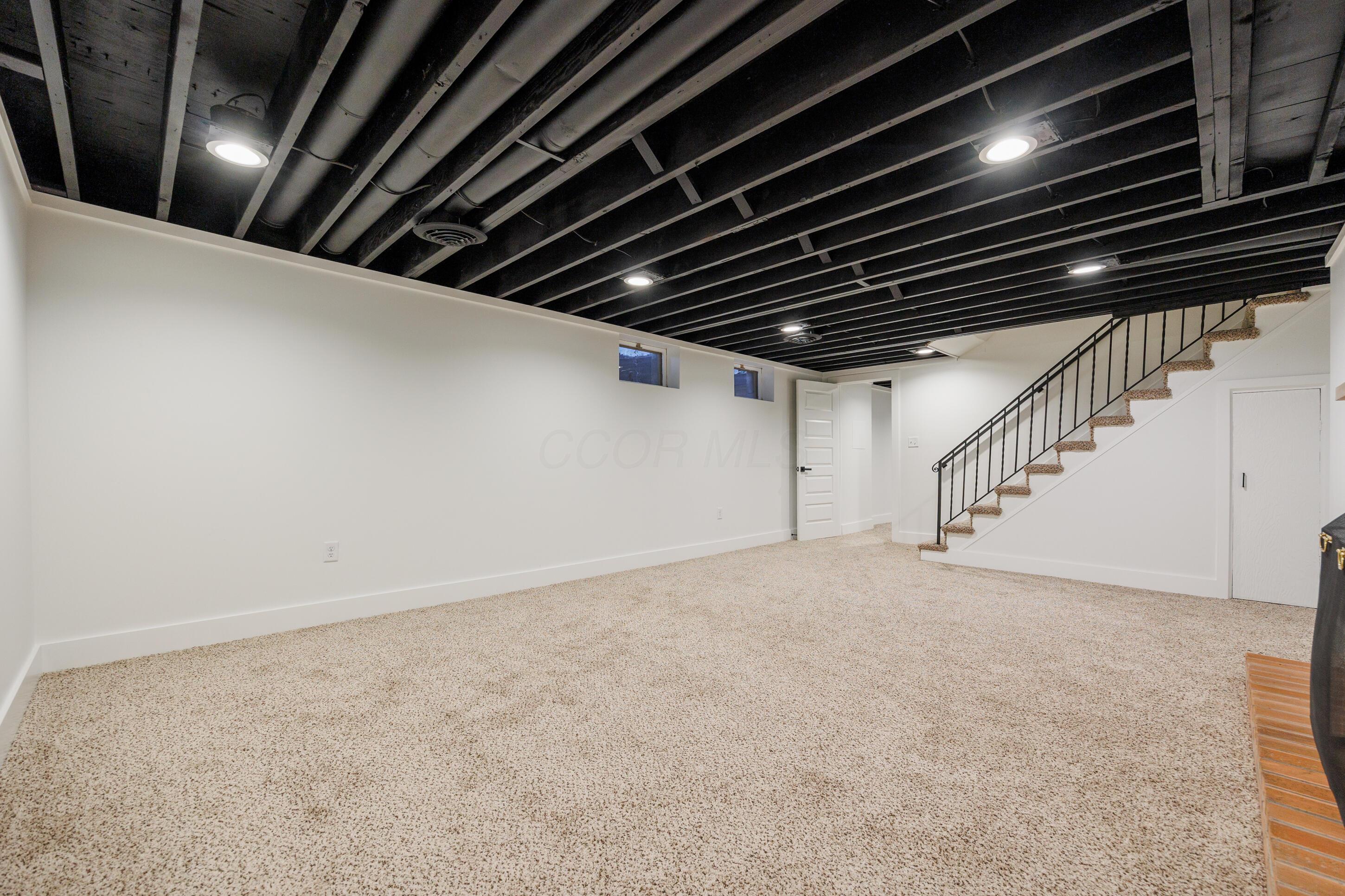 3919 Hillview Drive, Columbus, Ohio image 33