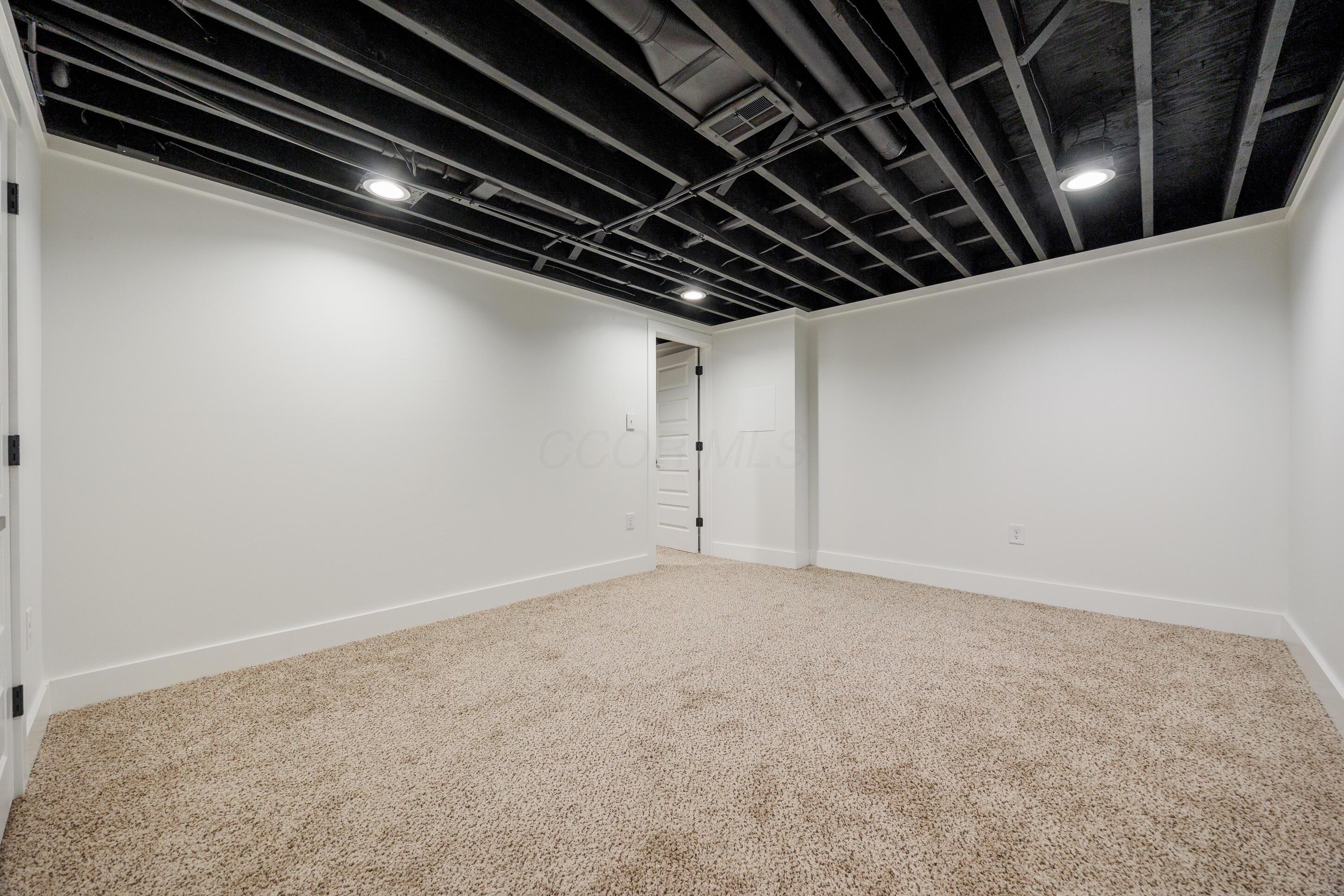 3919 Hillview Drive, Columbus, Ohio image 35