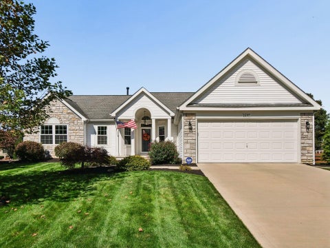 Photo of 2497 Abbey Knoll Drive, Lewis Center, OH 43035 (MLS # 226038812)