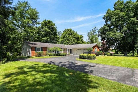 Photo of 1323 Howell Drive, Newark, OH 43055 (MLS # 226022361)