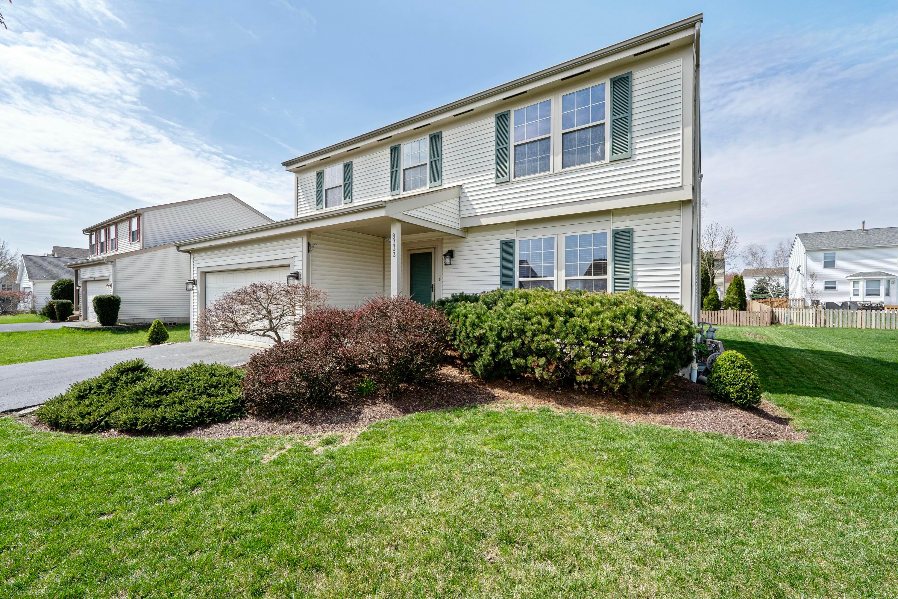 8733 Clarksdale Drive, Lewis Center, Ohio image 3