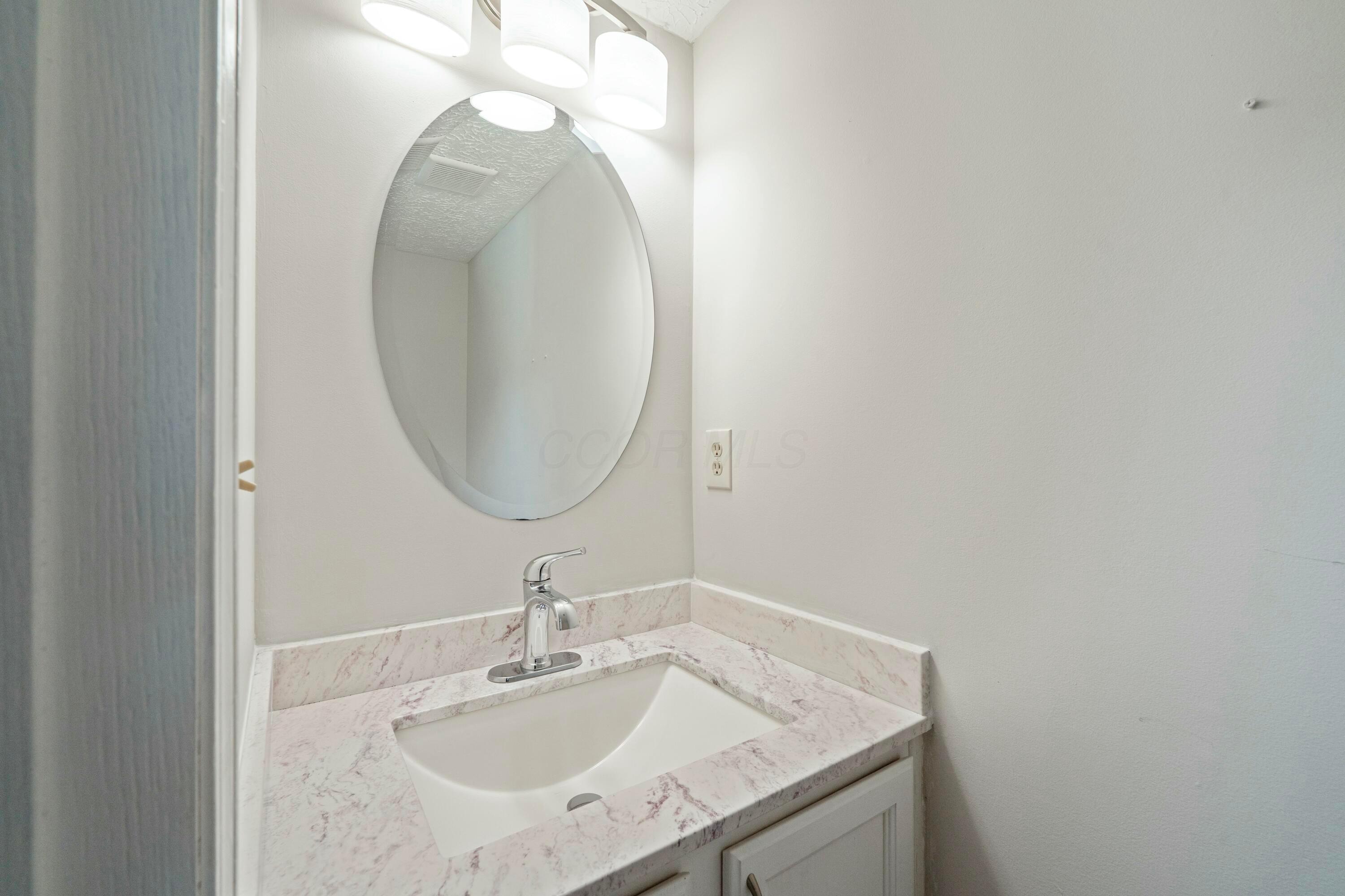 8733 Clarksdale Drive, Lewis Center, Ohio image 27