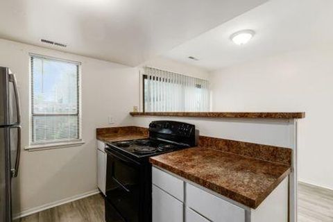 Tiny photo for 4692 Charecote Lane E #E, Columbus, OH 43220 (MLS # 226005464)